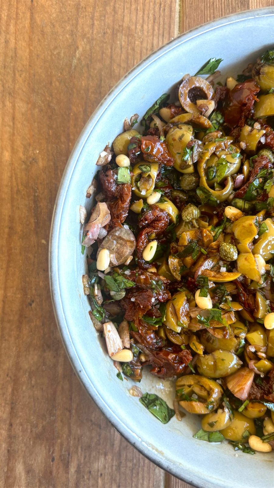 Apéro Méditerranée : tartinade olives, tomates séchées & pignons