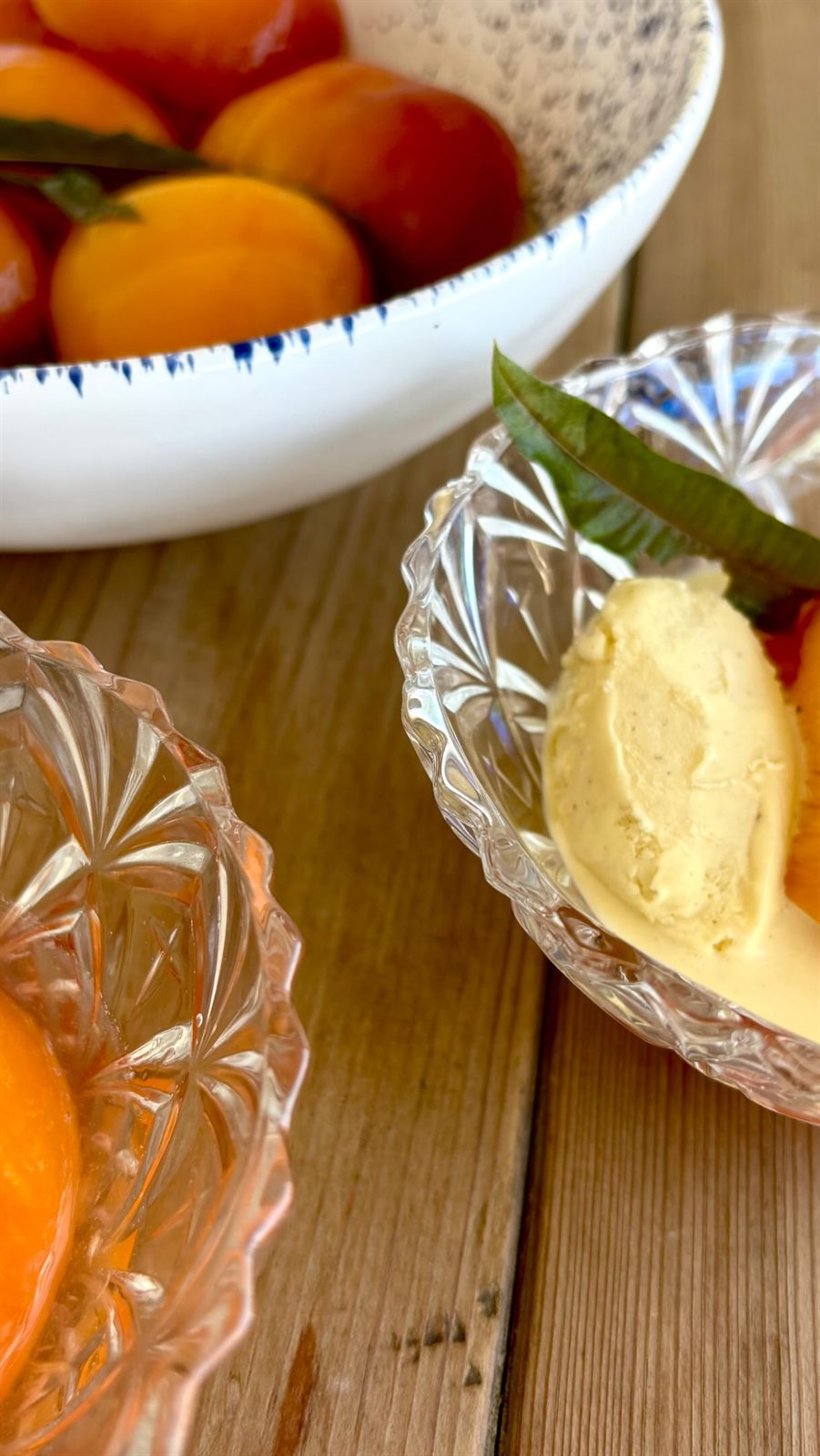 Pêches pochées à la verveine